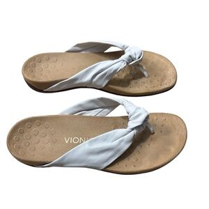 VIONIC Pippa Thong Sandals in White Size 9 -- Orthopedic Support